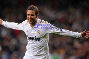 中国男篮锋线危机下的曙光，王俊杰扛起进攻大旗